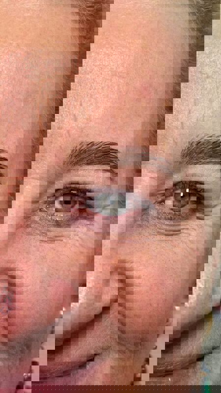 Augenbraun färben